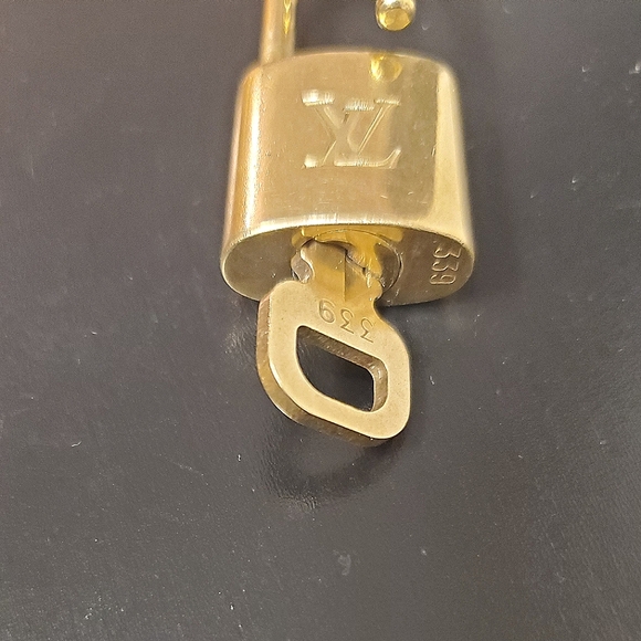 Louis Vuitton #339 lock/key - Picture 3 of 6